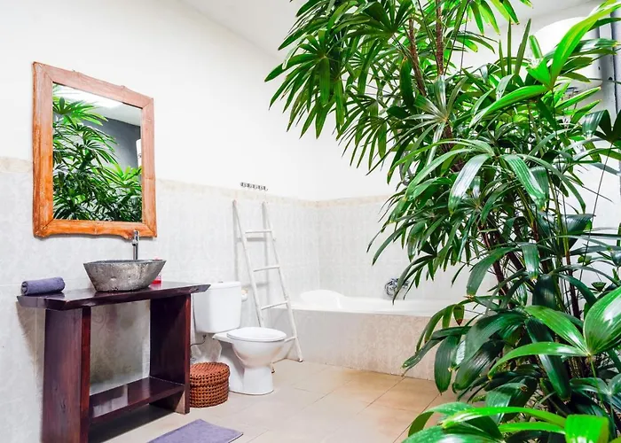 Cris - Heart Of 3 Bedrooms, 3 Bathrooms Villa Legian (Bali)